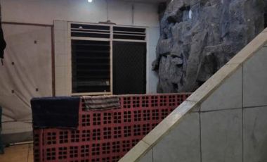 Rumah usaha Teuku Umar Hadap timur Pln 4400w, Strategis