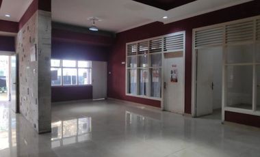 Rumah usaha Teuku Umar Hadap timur Pln 4400w, Strategis