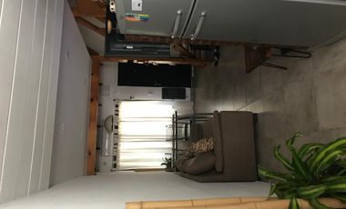 Excelente duplex de 2 1/2 ambientes con patio y cochera.