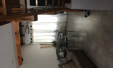 Excelente duplex de 2 1/2 ambientes con patio y cochera.