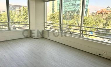 SE ARRIENDA OF RECIÉN REMODELADA EN VITACURA