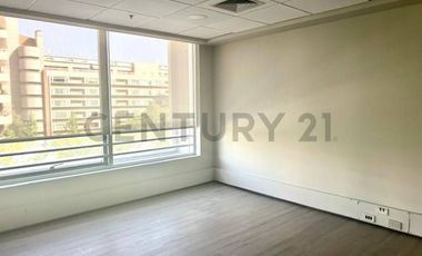 SE ARRIENDA OF RECIÉN REMODELADA EN VITACURA