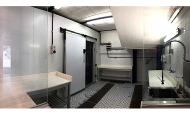 Galera 240m en alquiler o venta Tocumen