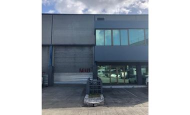 Galera 240m en alquiler o venta Tocumen