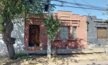 Casa para remodelar en calle Rivas, San Miguel