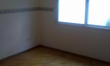 EXCELENTE DEPARTAMENTO DE 2 AMB. CON COCHERA EN SAN ISIDRO. DIEGO PALMA 444