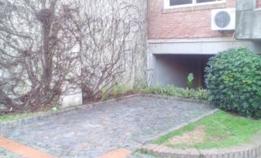 EXCELENTE DEPARTAMENTO DE 2 AMB. CON COCHERA EN SAN ISIDRO. DIEGO PALMA 444