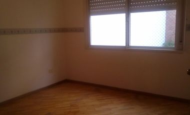 EXCELENTE DEPARTAMENTO DE 2 AMB. CON COCHERA EN SAN ISIDRO. DIEGO PALMA 444