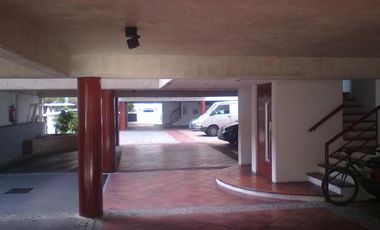 EXCELENTE DEPARTAMENTO DE 2 AMB. CON COCHERA EN SAN ISIDRO. DIEGO PALMA 444