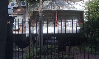 EXCELENTE DEPARTAMENTO DE 2 AMB. CON COCHERA EN SAN ISIDRO. DIEGO PALMA 444