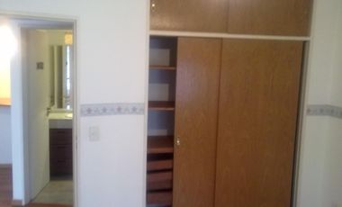 EXCELENTE DEPARTAMENTO DE 2 AMB. CON COCHERA EN SAN ISIDRO. DIEGO PALMA 444