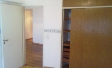 EXCELENTE DEPARTAMENTO DE 2 AMB. CON COCHERA EN SAN ISIDRO. DIEGO PALMA 444