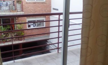 EXCELENTE DEPARTAMENTO DE 2 AMB. CON COCHERA EN SAN ISIDRO. DIEGO PALMA 444