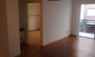 EXCELENTE DEPARTAMENTO DE 2 AMB. CON COCHERA EN SAN ISIDRO. DIEGO PALMA 444