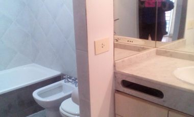 EXCELENTE DEPARTAMENTO DE 2 AMB. CON COCHERA EN SAN ISIDRO. DIEGO PALMA 444