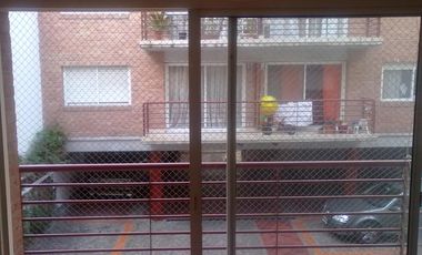 EXCELENTE DEPARTAMENTO DE 2 AMB. CON COCHERA EN SAN ISIDRO. DIEGO PALMA 444