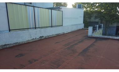 Espectacular Casa Lote propio 9x21 Mts.3 amb.amplios-Garaje-2 Patios-2 Baños-Terraza-Muy luminosa-Impecable estado
