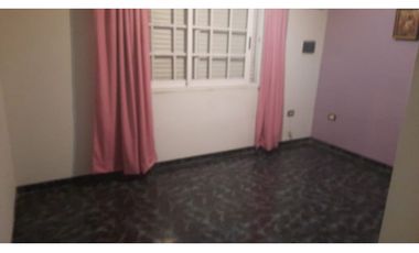 Espectacular Casa Lote propio 9x21 Mts.3 amb.amplios-Garaje-2 Patios-2 Baños-Terraza-Muy luminosa-Impecable estado