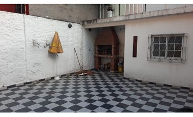 Espectacular Casa Lote propio 9x21 Mts.3 amb.amplios-Garaje-2 Patios-2 Baños-Terraza-Muy luminosa-Impecable estado