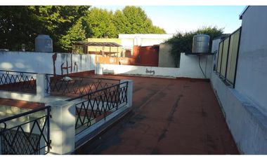 Espectacular Casa Lote propio 9x21 Mts.3 amb.amplios-Garaje-2 Patios-2 Baños-Terraza-Muy luminosa-Impecable estado