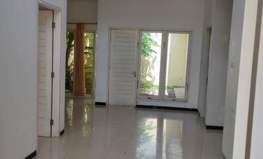 Disewakan Rumah Lokasi Strategis di Pantai Mentari Surabaya