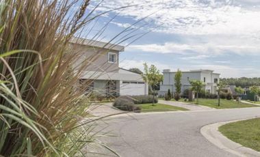 En venta Lote 19 del  Barrio Arenas Chico.