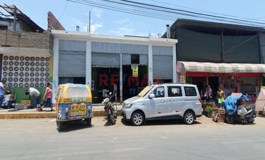 Se ubica en el primer piso, tiene los aires libres y está dentro de una galería con 34 locales de variados rubros en la cdra.14 de av san juan, siendo