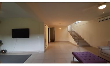 Vendo amplia Casa de 4 recámaras en River Valley!!