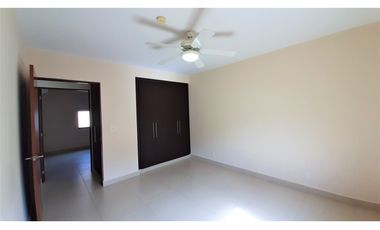 Vendo amplia Casa de 4 recámaras en River Valley!!