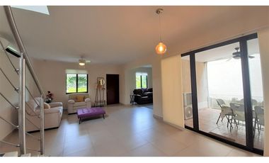Vendo amplia Casa de 4 recámaras en River Valley!!