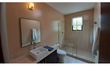 Vendo amplia Casa de 4 recámaras en River Valley!!