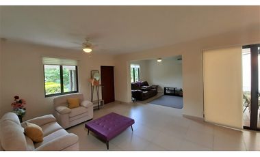 Vendo amplia Casa de 4 recámaras en River Valley!!