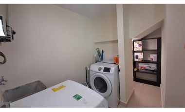 Vendo amplia Casa de 4 recámaras en River Valley!!
