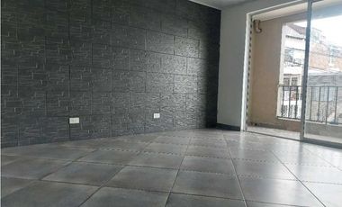 Casa para la venta en Castilla, tercer piso, reformada.