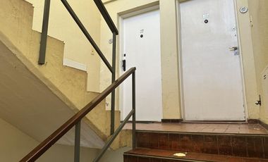 Departamento de un dormitorio reciclado con terraza exclusiva