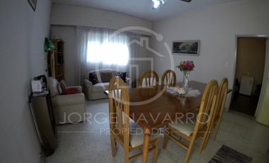 Muy Buena Casa Sobre Lote de 9.16x27.37 - Witcomb 1600 - Villa Ballester