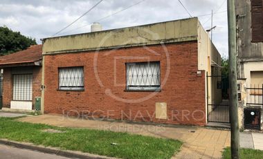 Muy Buena Casa Sobre Lote de 9.16x27.37 - Witcomb 1600 - Villa Ballester