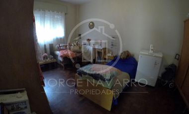 Muy Buena Casa Sobre Lote de 9.16x27.37 - Witcomb 1600 - Villa Ballester