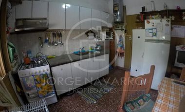 Muy Buena Casa Sobre Lote de 9.16x27.37 - Witcomb 1600 - Villa Ballester