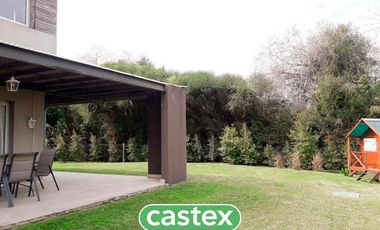 Casa de 3 dormitorios con jardín y vista al lago en venta en Lago Escondido, Nordelta