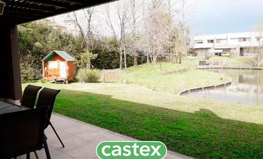 Casa de 3 dormitorios con jardín y vista al lago en venta en Lago Escondido, Nordelta