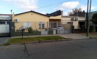 VENTA -  CASA DE 3 AMBIENTES - SAN JUSTO