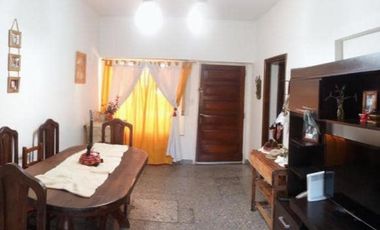 VENTA -  CASA DE 3 AMBIENTES - SAN JUSTO