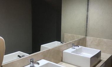 Lencke Vende - Excelente oficina c/4 cocheras, se recibe bien en parte de pago