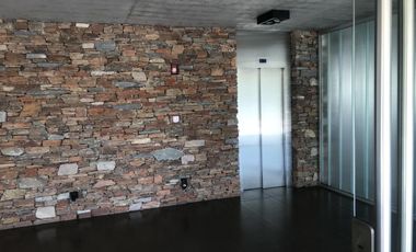 Lencke Vende - Excelente oficina c/4 cocheras, se recibe bien en parte de pago