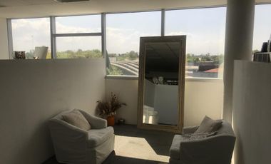 Lencke Vende - Excelente oficina c/4 cocheras, se recibe bien en parte de pago