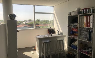 Lencke Vende - Excelente oficina c/4 cocheras, se recibe bien en parte de pago