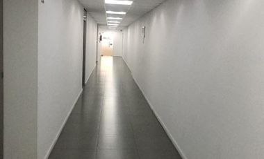 Lencke Vende - Excelente oficina c/4 cocheras, se recibe bien en parte de pago