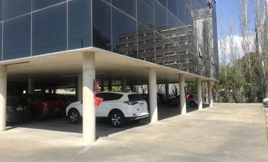 Lencke Vende - Excelente oficina c/4 cocheras, se recibe bien en parte de pago