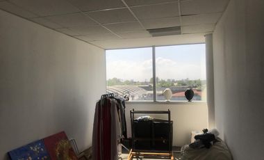 Lencke Vende - Excelente oficina c/4 cocheras, se recibe bien en parte de pago